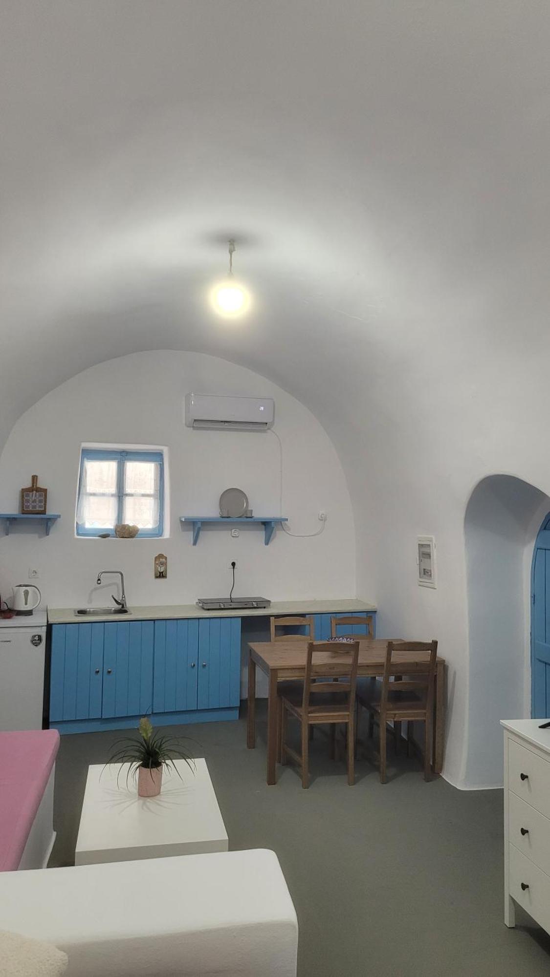 Kamaraki Aroniadika Kythira Town