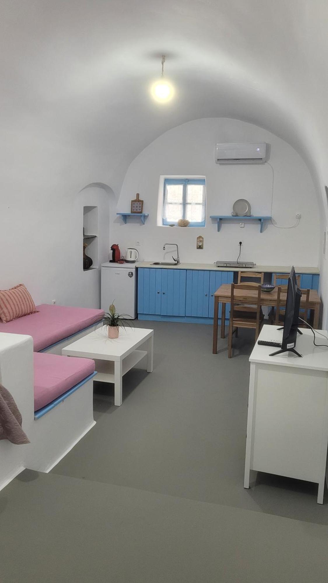 Kamaraki Aroniadika Kythira Town